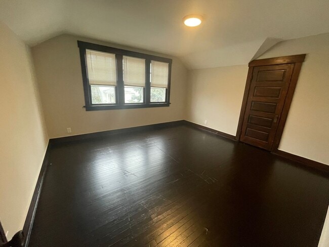 Building Photo - Pet Friendly 2 Bed 1 Bath Single Family Ho...