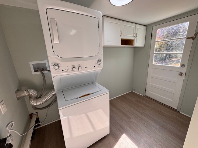 Building Photo - 2 Bedrooms- 1 Bathroom- House in Rome!