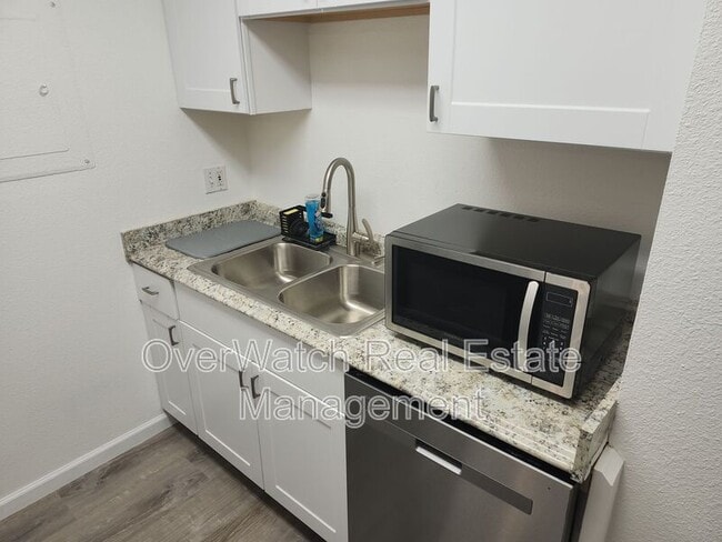 Building Photo - 4620 Reka Dr