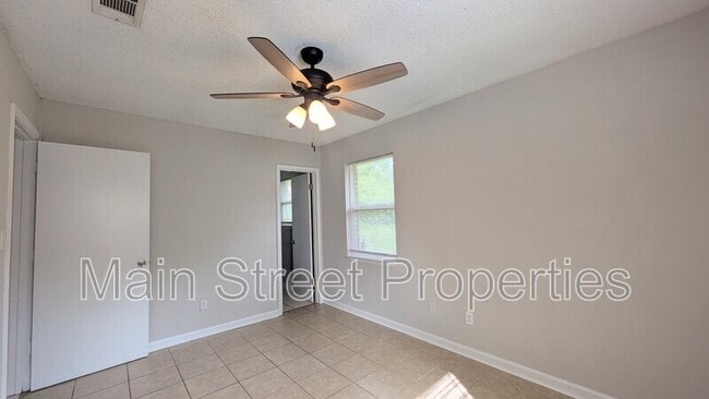 Building Photo - 1022 Woodbury Pl