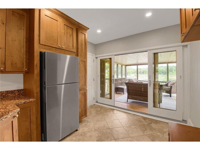 Building Photo - 3465 Deephaven Ave