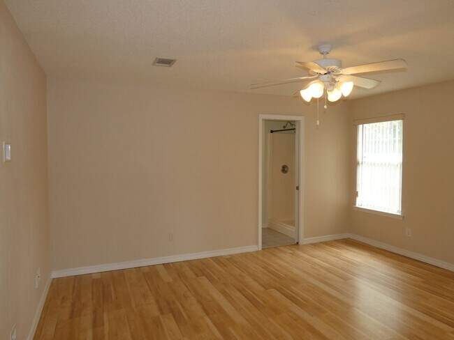 Building Photo - 3 Bedroom Home Near NAS Pensacola