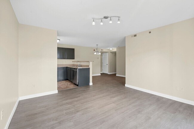 Building Photo - Spacious 2-Bed, 2-Bath Condo