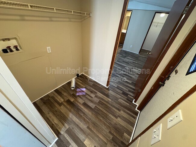 Building Photo - 9499 Wendi Dr NE