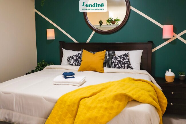 Building Photo - 898 Oak St NW