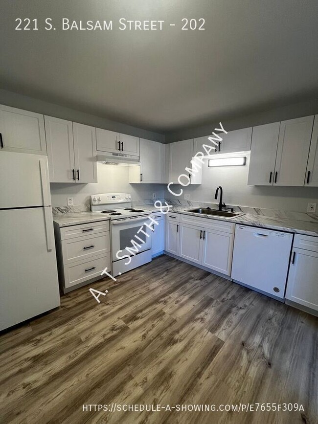 Building Photo - 221 S Balsam St