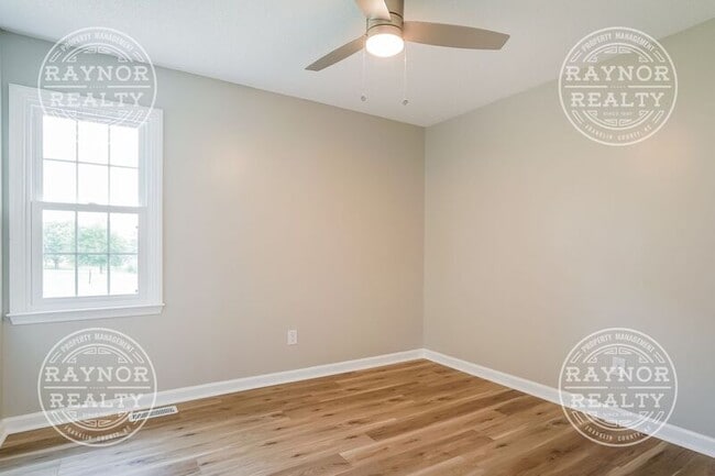 Building Photo - 118 Murphy Dr