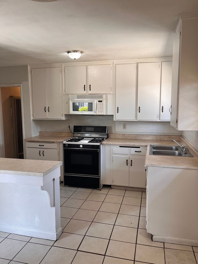 Building Photo - Cozy Home in San Jacinto on Large Lot
