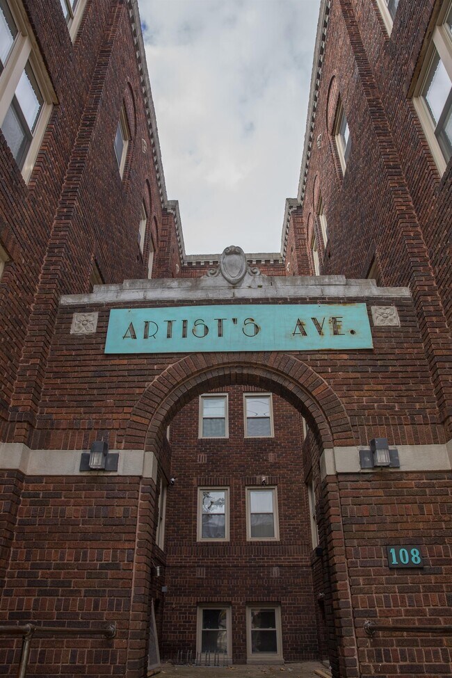 Building Photo - 108 S Hosmer St