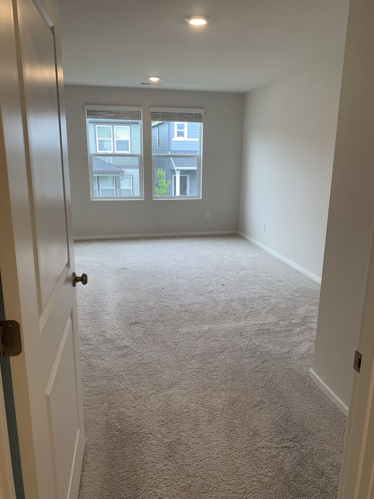 Building Photo - 2664 NE 116th Pl