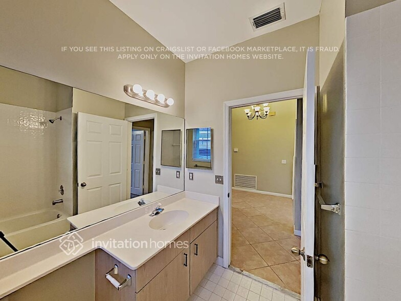 Building Photo - 1160 NW 185th Ave