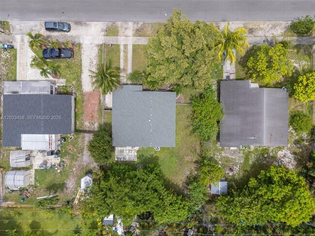 Building Photo - 401 SW 25th Ave
