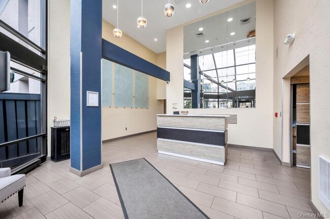 Building Photo - 100 W Broadway