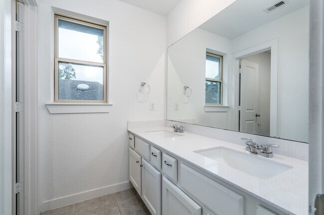 Building Photo - 27006 Hidden Rock Ct