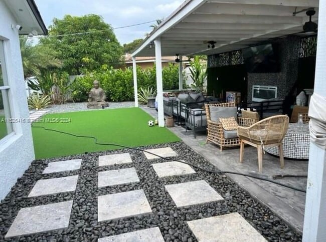 Building Photo - 496 W Melrose Cir