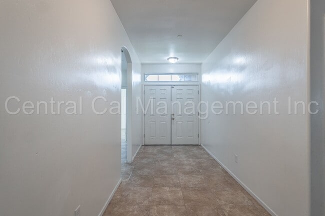 Building Photo - 4 Bedroom, 2 Bath Home - $2450 per month!