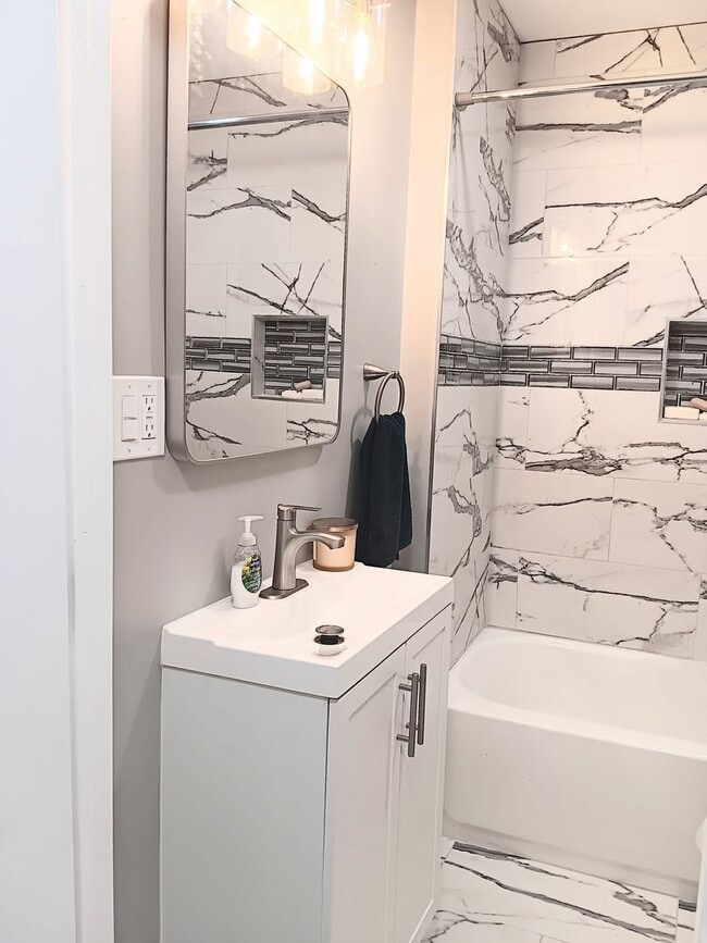 Building Photo - Charming Hideaway