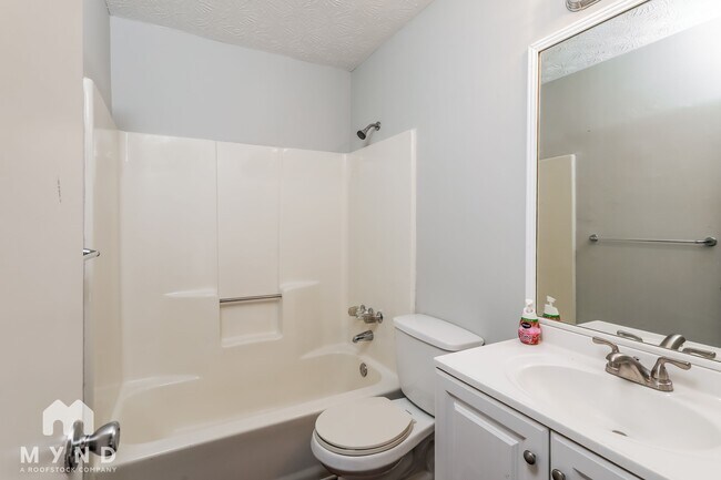 Building Photo - 65 Mountain View Cir