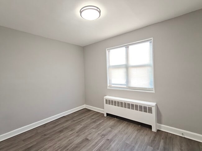 Building Photo - 131 Forest Ave