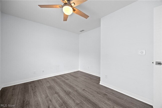 Building Photo - 2059 W 34th Pl