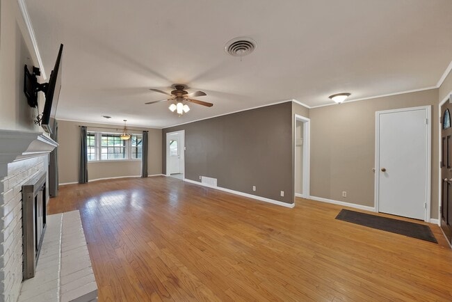 Building Photo - 526 Waggoner Dr