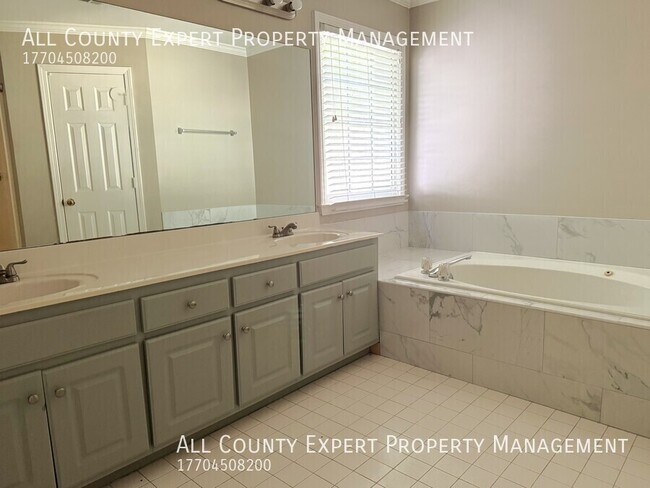 Building Photo - 1565 Ox Bridge Ct NW