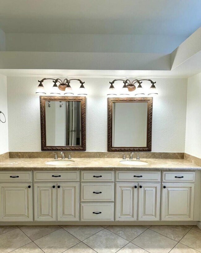 Building Photo - 313 W Monte Cristo Ave