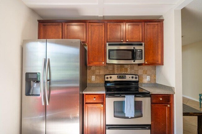 Building Photo - 42 Vía Largo