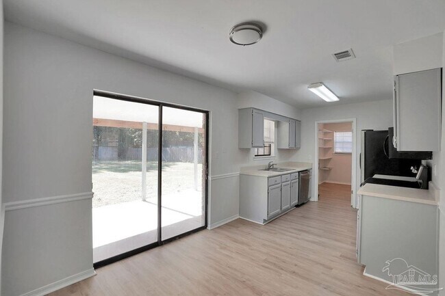 Building Photo - 10601 Silver Creek Dr