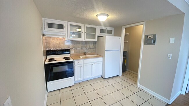 Building Photo - 1BD/1BA Apartment off Curry Ford in Henley...