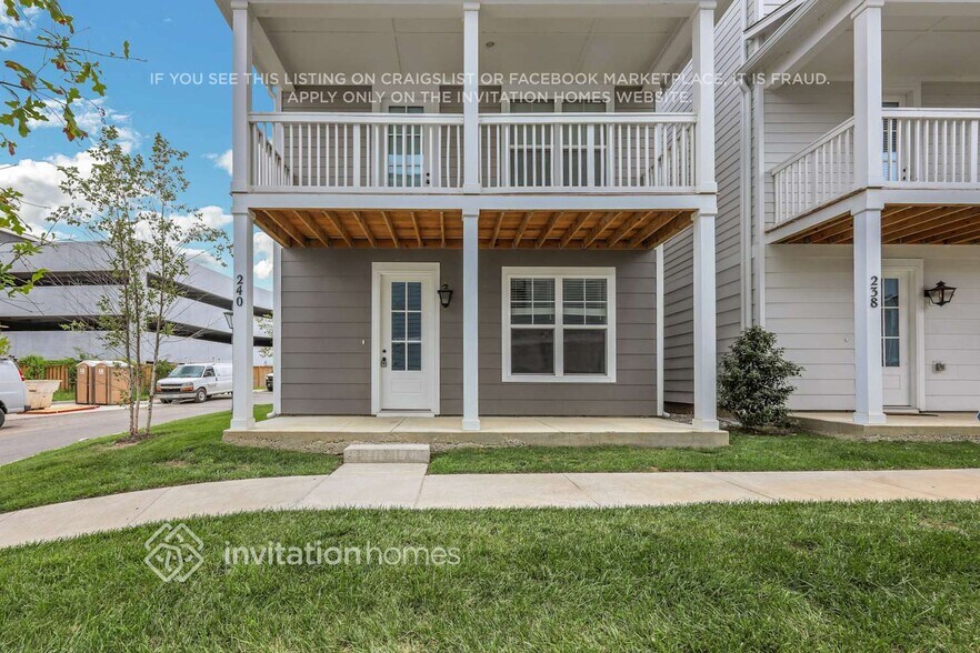 Building Photo - 240 Founders Ln