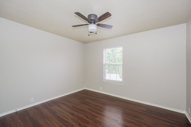 Building Photo - 1028 Springcreek Dr