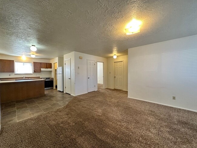 Building Photo - 2 Bedroom, 1 Bathroom Twin Home