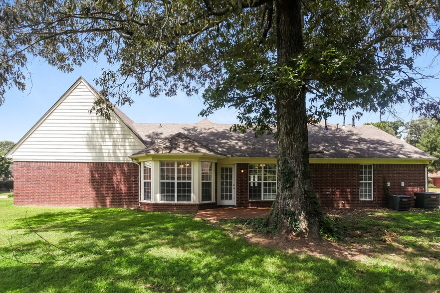 Building Photo - 7576 Delta Lakes Blvd