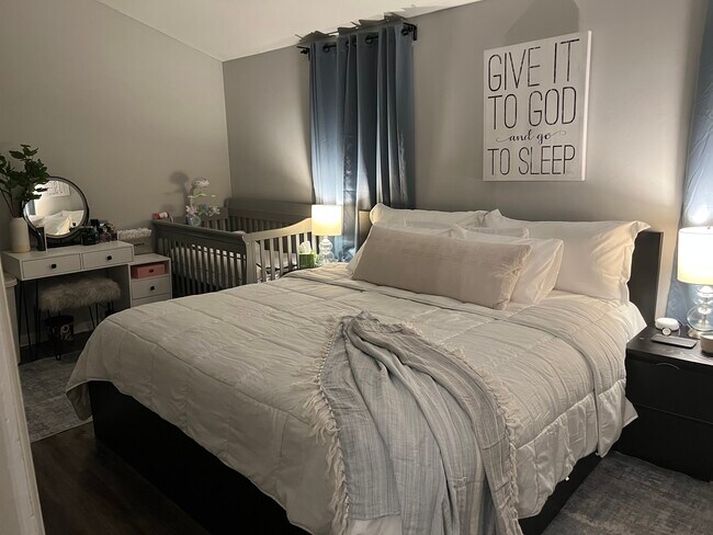 Master bedroom - 3345 Canton Ct