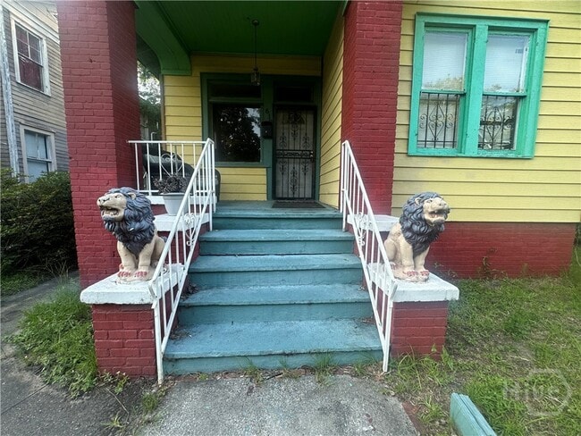 Building Photo - 610 W 38th St