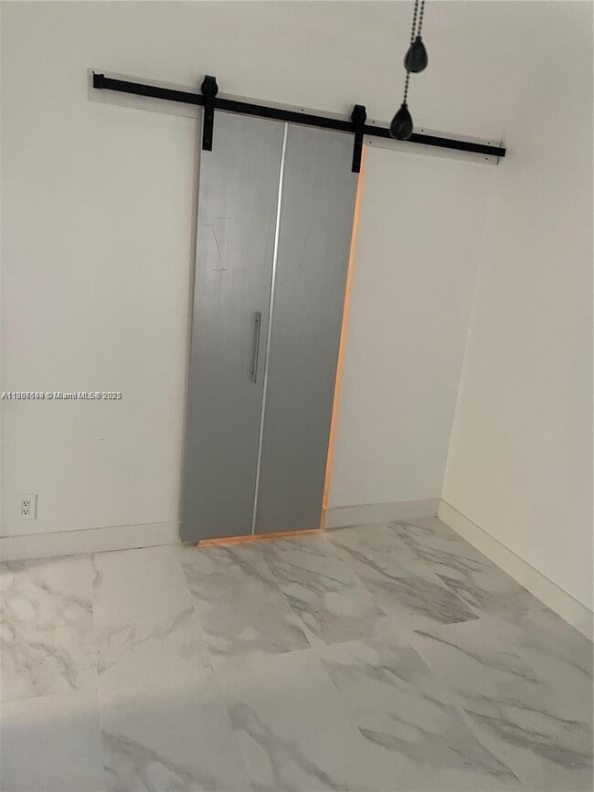 Building Photo - 9420 Poinciana Pl