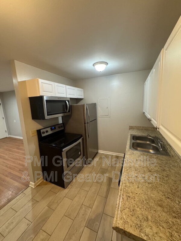 Building Photo - 2134 Fairfax Ave