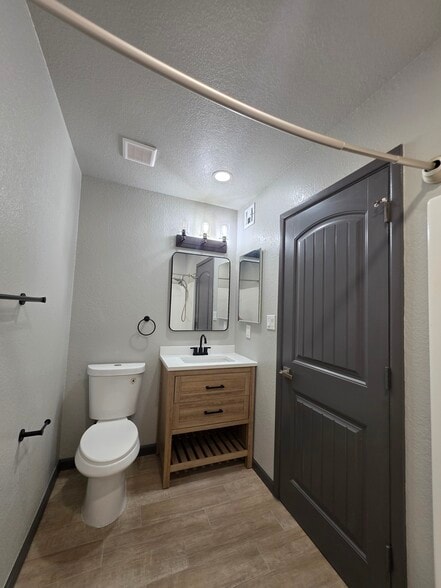 Building Photo - 1749 E Pepper Cir