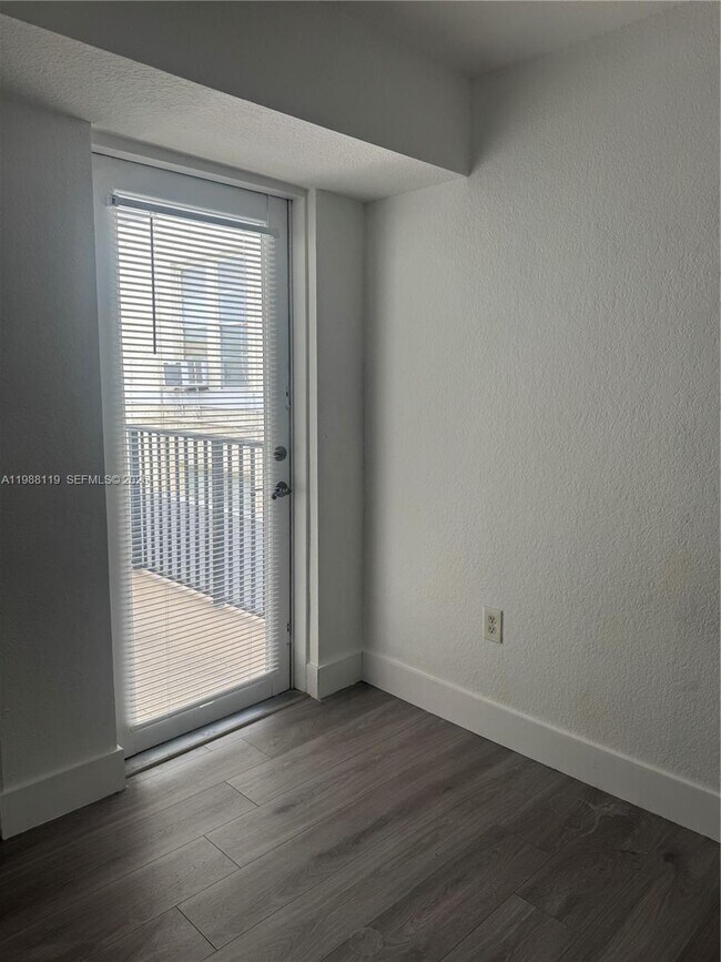 Building Photo - 2120 W Flagler St