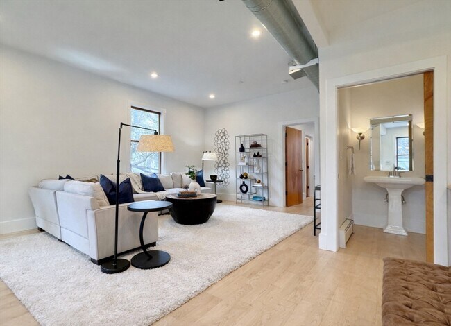 Building Photo - 51 Market St