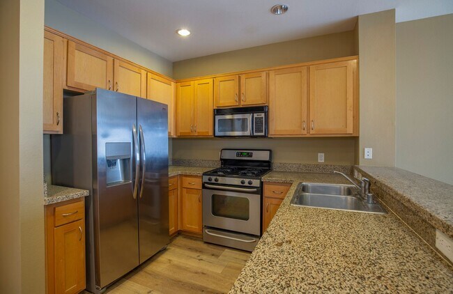 Building Photo - Stylish & Spacious Courtyard-Facing Condo in the Heart of Gaslamp