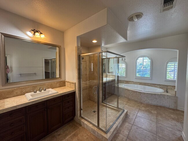 Building Photo - Gorgeous La Costa Executive Home – 5 Bed /...