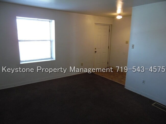 Building Photo - $400 OFF - Move In Special!  2 Bedroom/1 Bath Apartment w/ Exterior Entrance - $800/$800