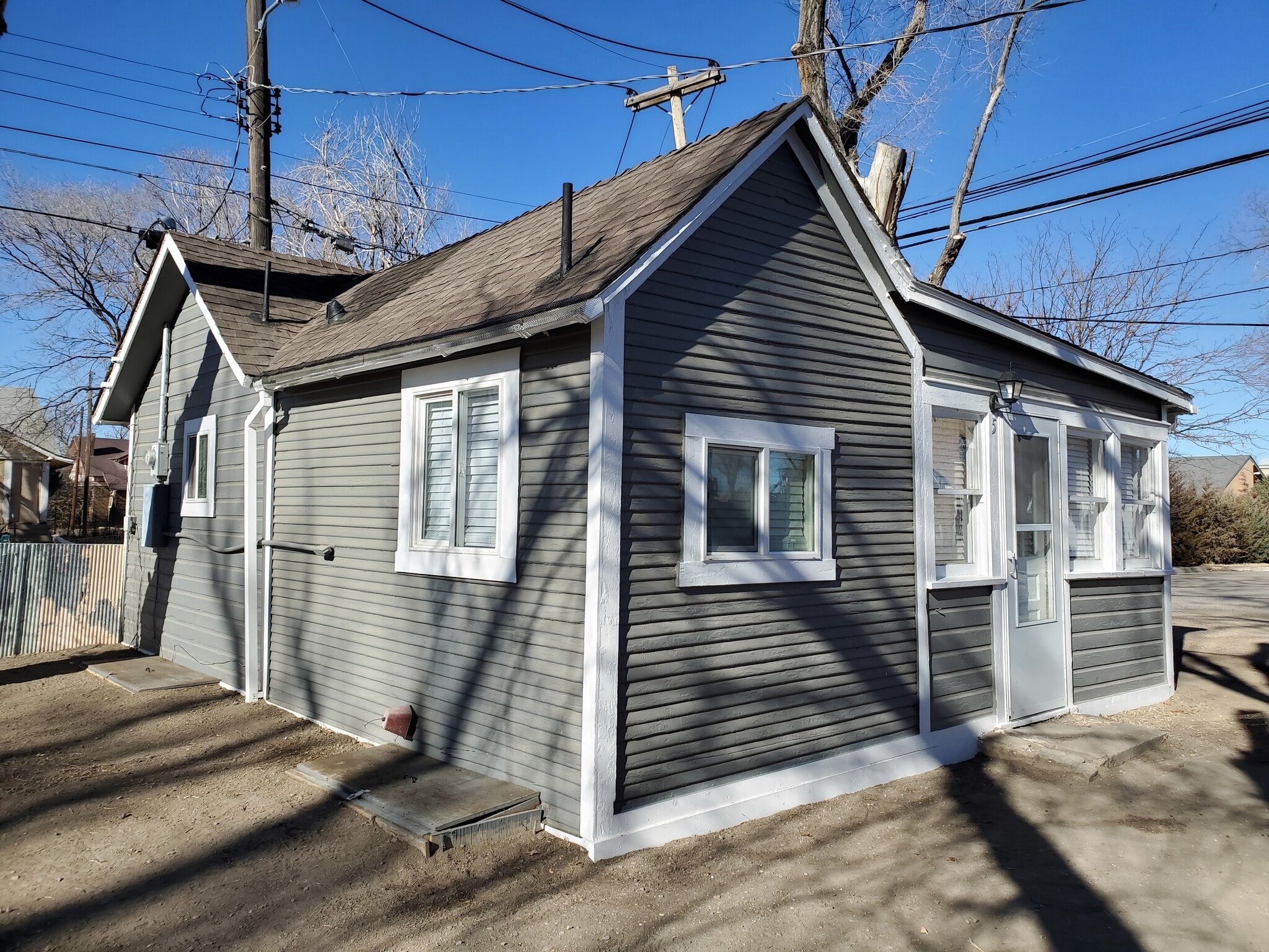 Building Photo - 635 Elm Ave