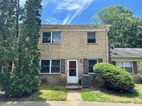 Building Photo - Cozy Townhome Living in a Convenient Lorton Location