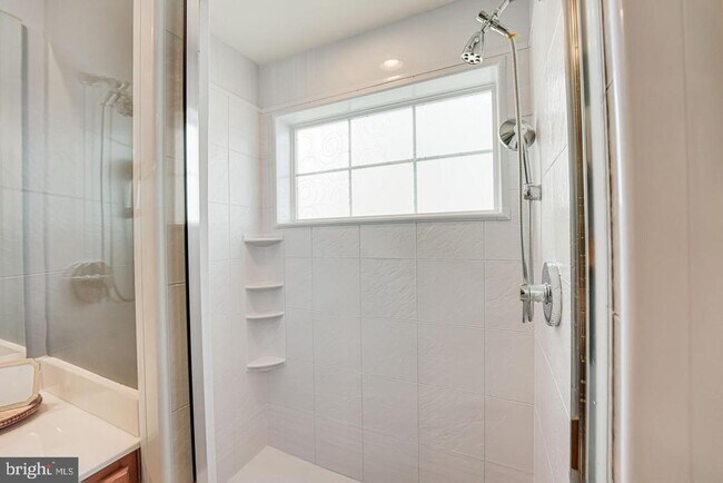 Building Photo - 317 Foxglove Way