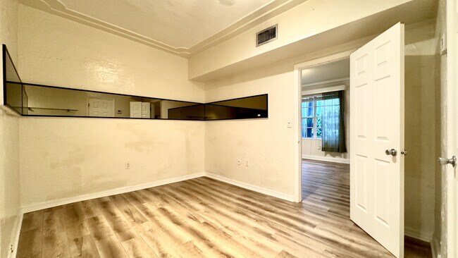 Building Photo - 1335 Pennsylvania Ave