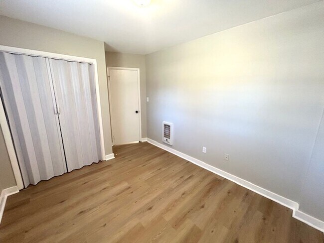 Building Photo - 124 Cottonwood Dr