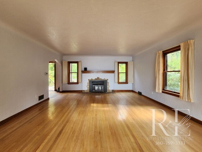 Building Photo - Waterfront Tudor | Private, Vintage Charm with Casita